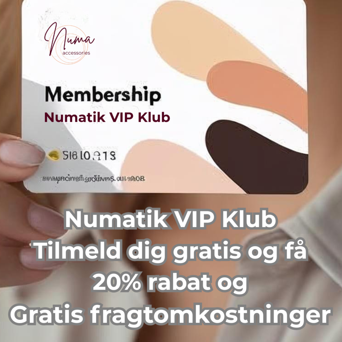 HALSKÆDE EMERALD. Guld, belagt rustfrit stål, krystal, minimalistisk. Kvinde. Håndlavet i Danmark
