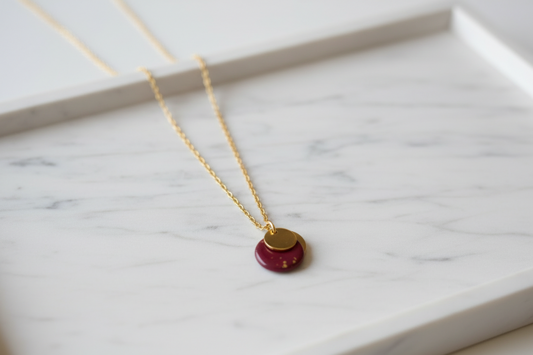 SÅDAN SKABER DU ET SMYKKECAPSULE: FÆRRE SMYKKER, MERE STIL af Maria Nunez