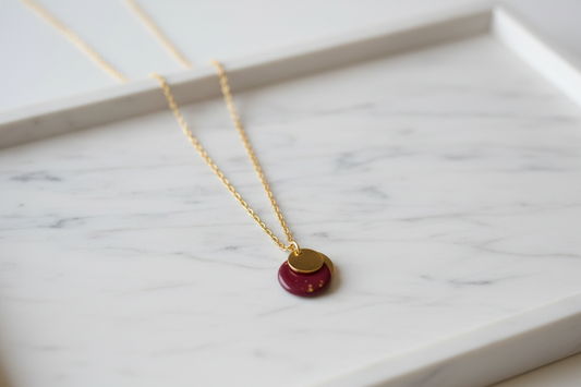 SÅDAN SKABER DU ET SMYKKECAPSULE: FÆRRE SMYKKER, MERE STIL af Maria Nunez