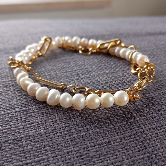 BRACELET AMANDA. Gold, freshwater pearls, stainless steel. Woman. Handmade