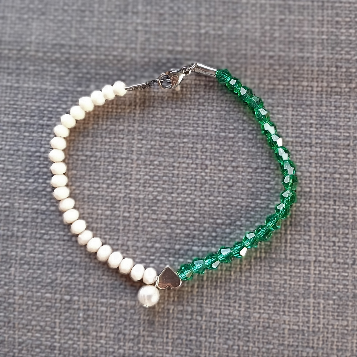 ARMBÅND ELIZA. Sølv rustfrit stål, krystal og porcelain pearls. Kvinde. Håndlavet